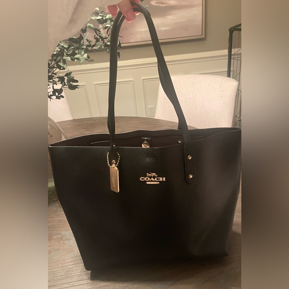 Coach City Tote in Pebbled Leather